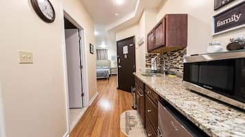 Studiosuite – deluxe | Dundyner, individuelt innredet, strykejern/-brett og wi-fi (inkludert)