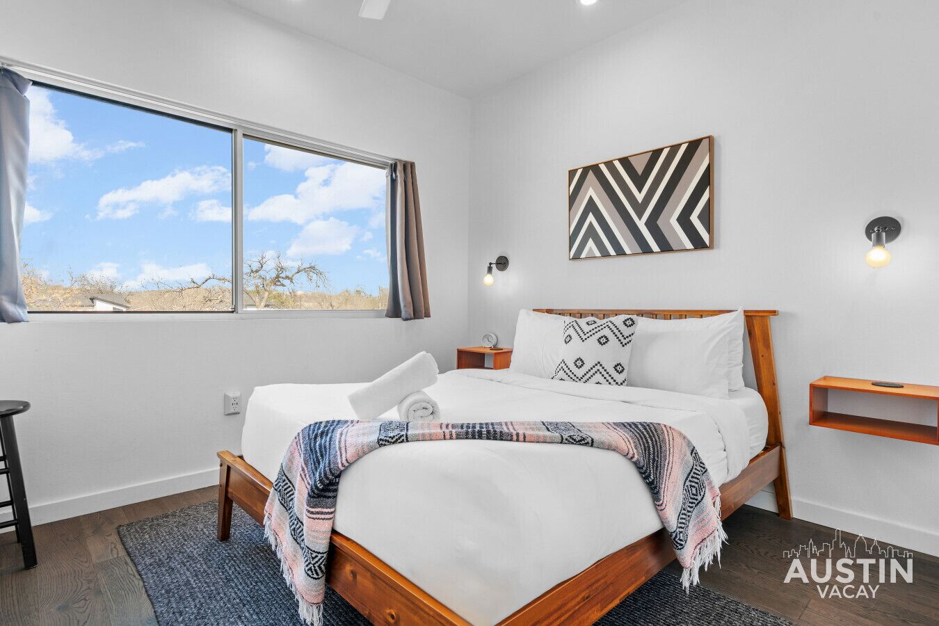 2 bedrooms, desk, iron/ironing board, WiFi
