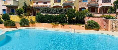 Piscine couverte, piscine extérieure