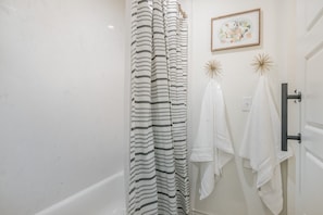 Combined shower/bathtub, hair dryer, towels, soap