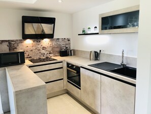 Fridge, microwave, oven, stovetop - Apartment feet in the water (Villeneuve-Loubet)