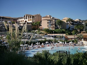 Piscine extérieure, piscine chauffée