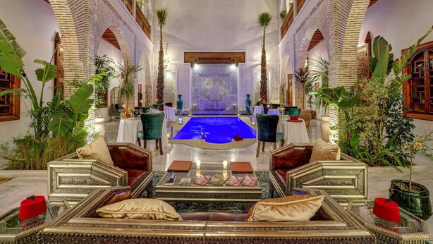 A luxurious interior with a central pool, ornate furniture, and decorative plants. - Riad Janate & SPA - Chambre Double Standard (Marrakech)