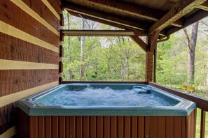 Outdoor spa tub - Creekside, Hot Tub, Fire Pit, Fireplace, Quiet, Easy Access (Cosby)