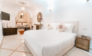 8 Schlafzimmer, Zimmersafe, Bügeleisen/Bügelbrett, Reisekinderbett