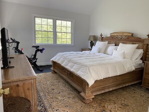 3 bedrooms, desk, iron/ironing board, WiFi