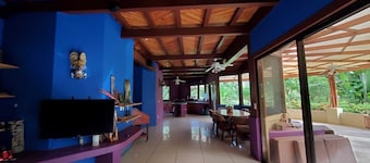 Casa Stellar - Amazing Beach Home near the heart of the jungle