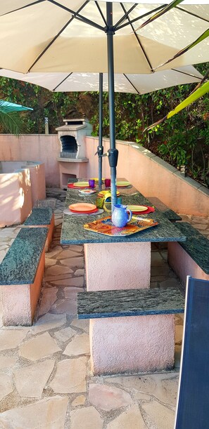 Outdoor dining - Beau F2 80m2 VUE MER Feerique Grand Jacuzzi Prive Plage A 300m (Sisco)