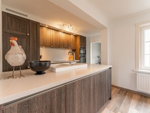 Fridge, microwave, oven, stovetop - Villa with sauna near the centre (De Haan)