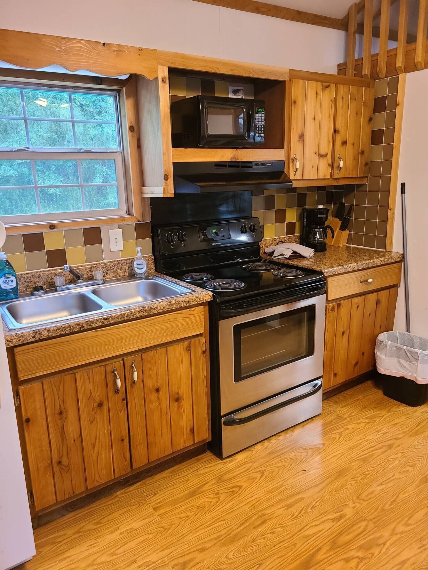 2BR 1BA Cabin w/4 Bunk Beds & Queen