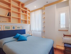 2 bedrooms, iron/ironing board, travel cot, free WiFi