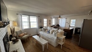 Smart TV, fireplace, books - Private Beach Front Getaway at The Sunshine Beach Cottage. (Scotland)