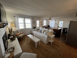 Téléviseur connecté, foyer, livres