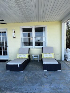 Terrace/patio - Private Beach Front Getaway at The Sunshine Beach Cottage. (Scotland)
