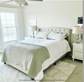 4 Schlafzimmer, Schreibtisch, Bügeleisen/Bügelbrett, Reisekinderbett