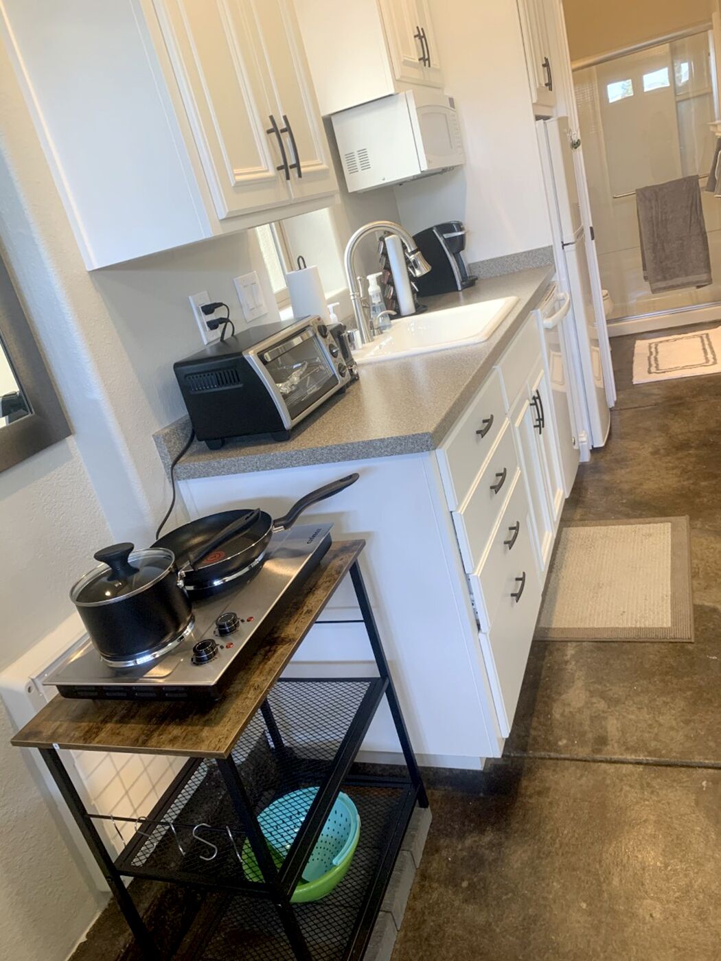 Private 1-bedroom Guest House in West Roseville