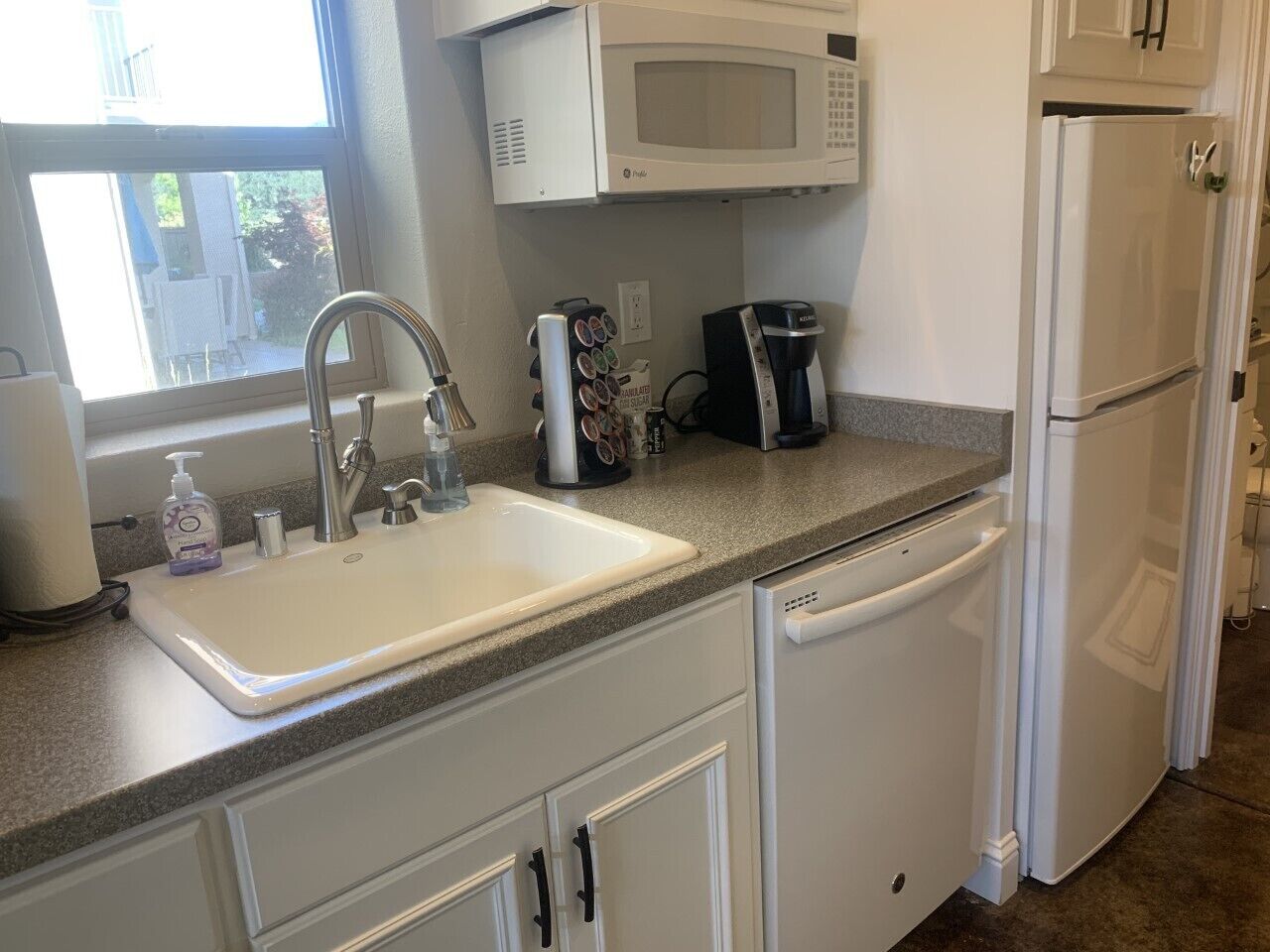 Private 1-bedroom Guest House in West Roseville