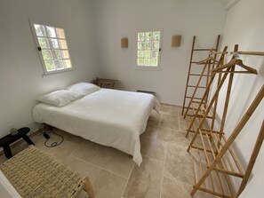 4 bedrooms, WiFi, bed sheets