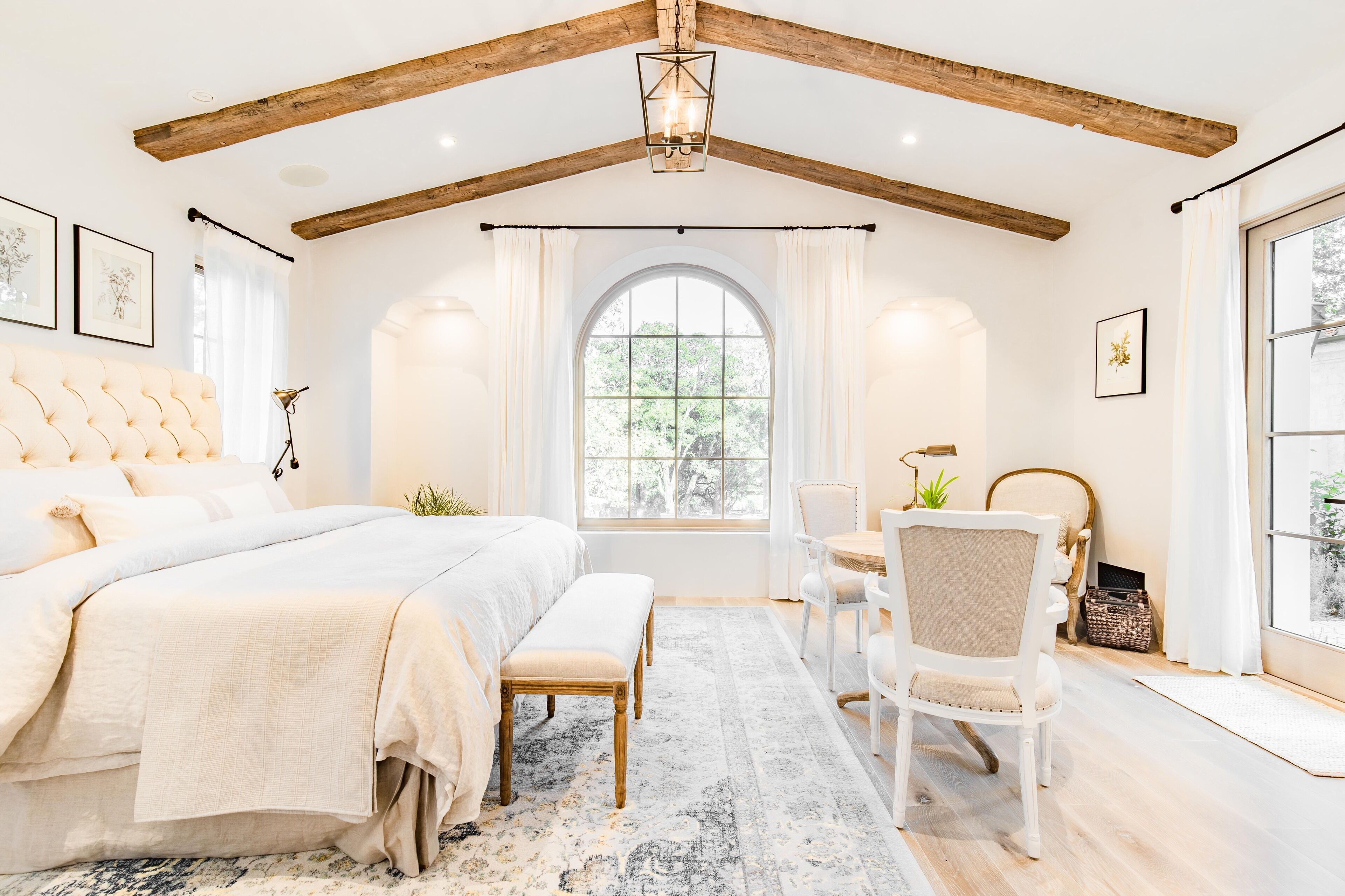 Strikingly elegant, exquisite & estately Villa!