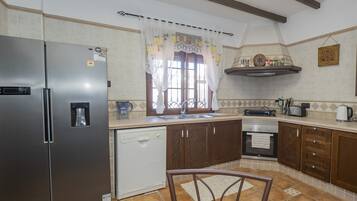 Réfrigérateur, micro-ondes, four, lave-vaisselle