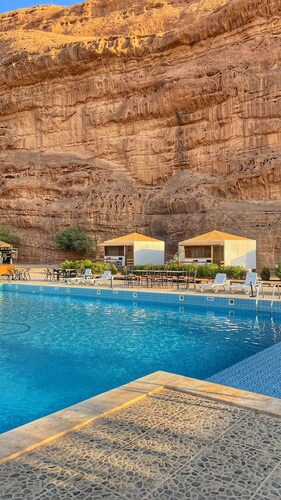 Rum Oasis Luxury Camp