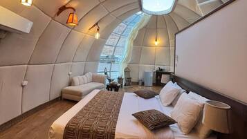 Luxury Room, 1 Double Bed | Minibar, individually decorated, blackout drapes, soundproofing