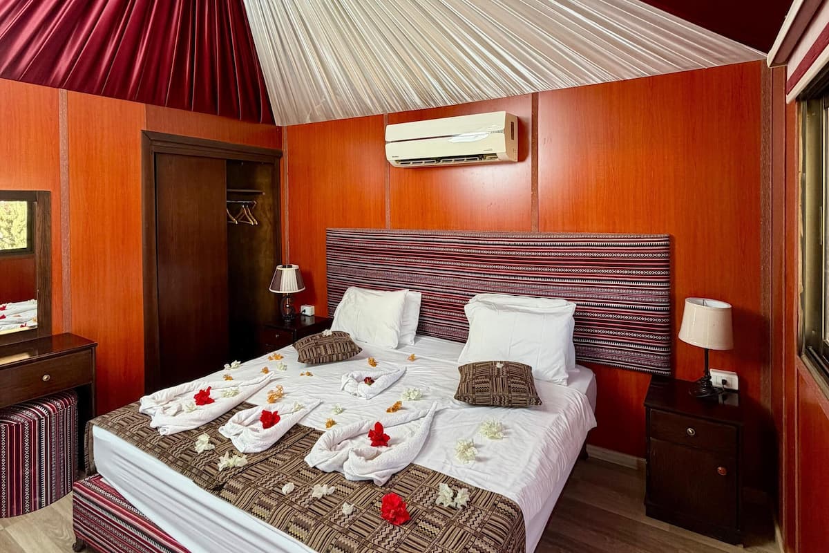 Chambre Deluxe Double ou avec lits jumeaux | Minibar, décoration personnalisée, rideaux occultants