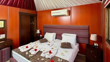 Deluxe Double or Twin Room | Minibar, individually decorated, blackout curtains, soundproofing