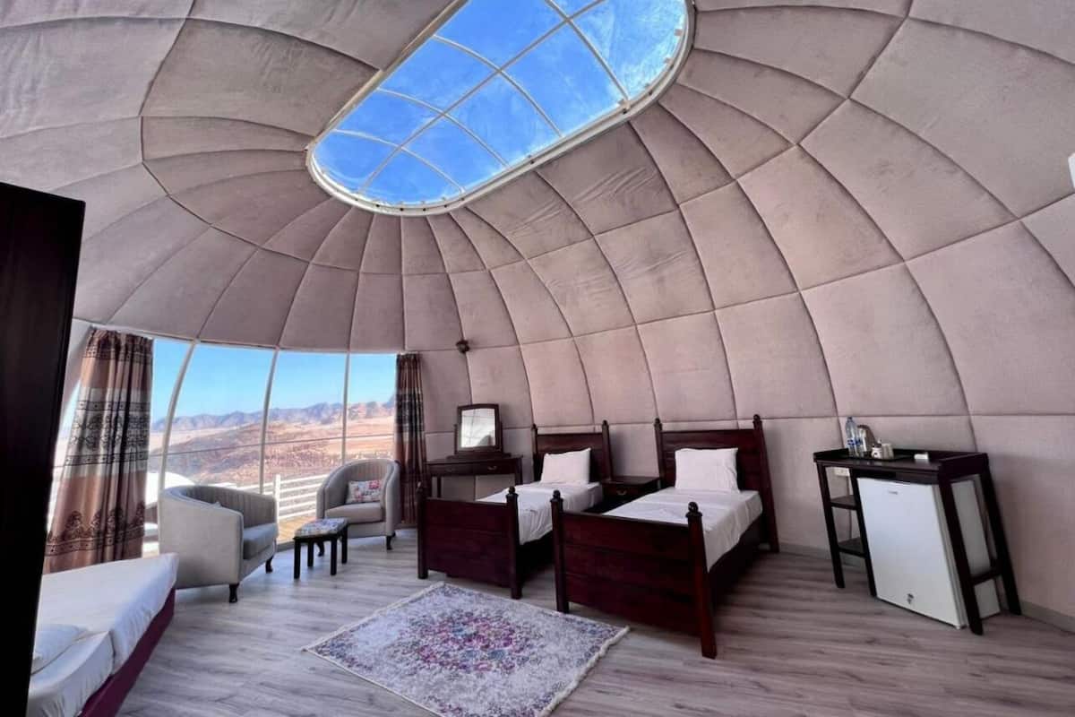 Luxury Room | 1 bedroom, minibar, individually decorated, blackout curtains