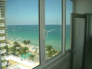 Interior - BEACHFRONT CONDO !! ...2BR/2 Baths....GREAT LOCATION  !! (Fort Lauderdale)