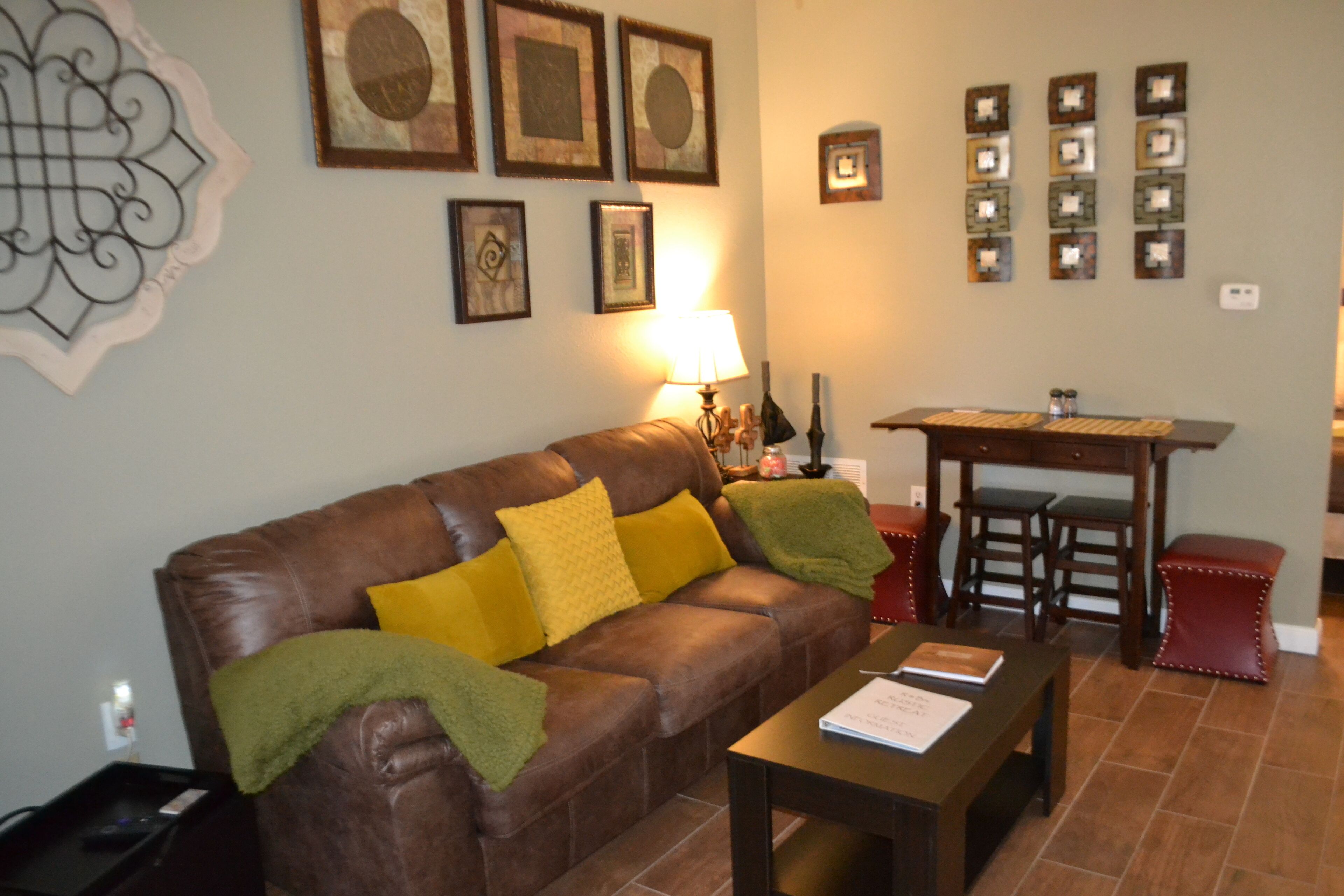 Quiet Rustic Retreat on Lake Bob Sandlin - creekside