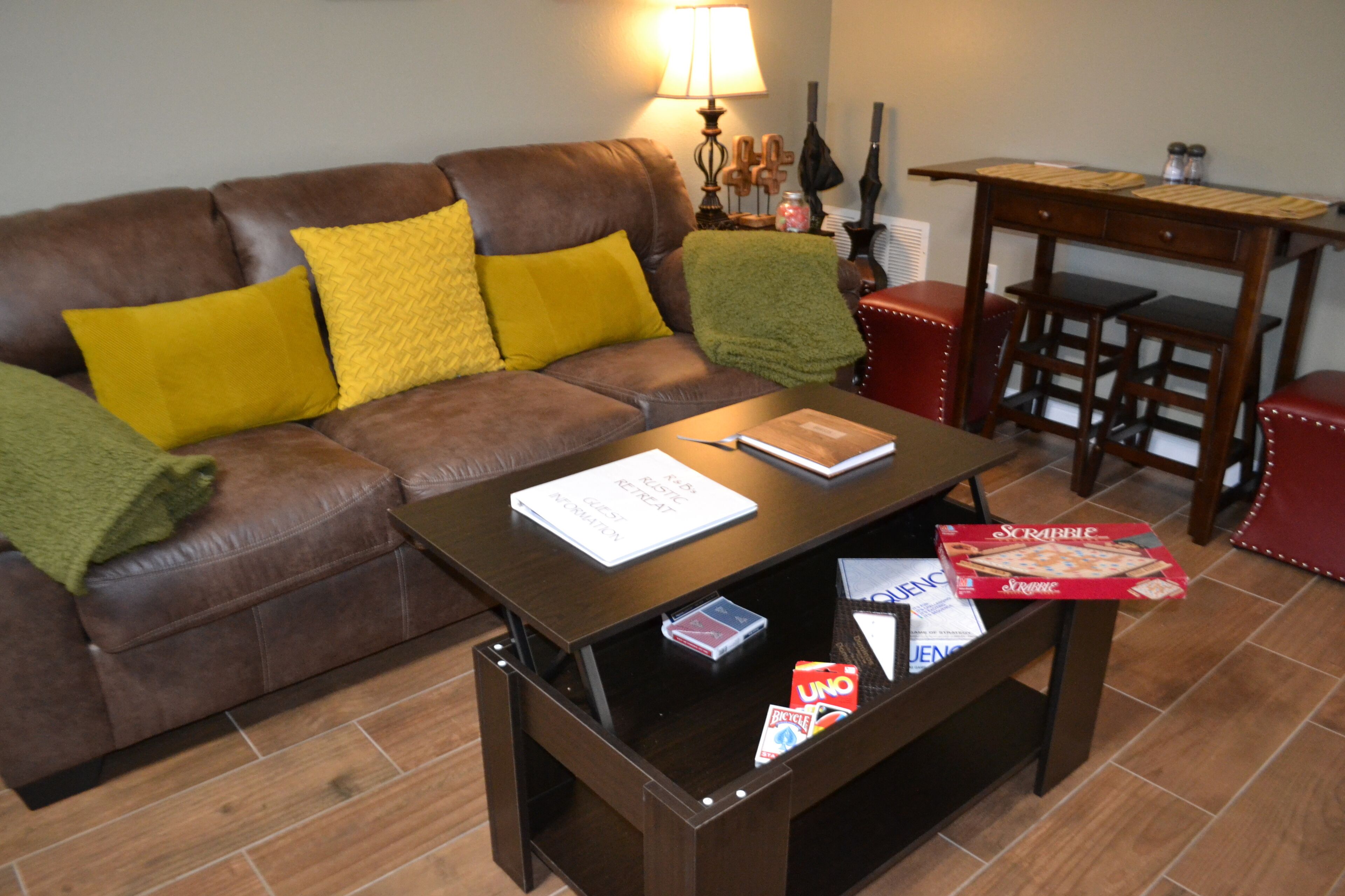 Quiet Rustic Retreat on Lake Bob Sandlin - creekside