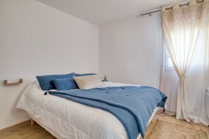 2 chambres, fer et planche à repasser, Wi-Fi gratuit, draps fournis