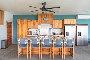 Fridge, microwave, oven, stovetop - New and modern villa with ocean views―sleeps 34 (Quepos)