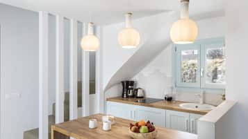 Fridge, microwave, oven, cookware/dishes/utensils