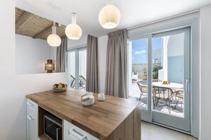 Fridge, microwave, oven, cookware/dishes/utensils