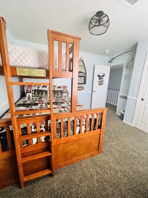 4 bedrooms, iron/ironing board, travel cot, free WiFi