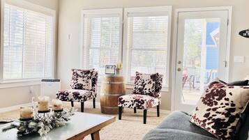 Smart TV, fireplace, video games, table tennis