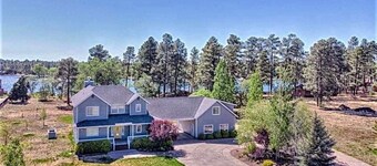 ❤️ Gated Lake Community Escape. Lake Views, Boats, Game Room & 1 PM Check-in