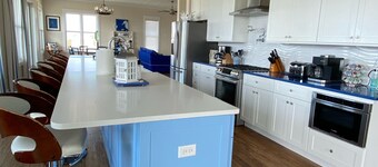 Nautical Blue w/ Private Pool, Hot Tub, Game Room!! 1/2 Block To Sandy Beach