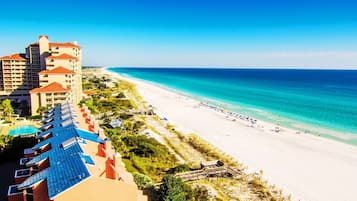Una playa cerca