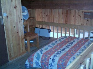 2 chambres, fer et planche Ă repasser