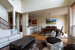 TV, fireplace - Great Ketchum Condo next to bike path & greenbelt (Ketchum)