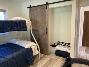2 bedrooms, desk, travel cot, free WiFi