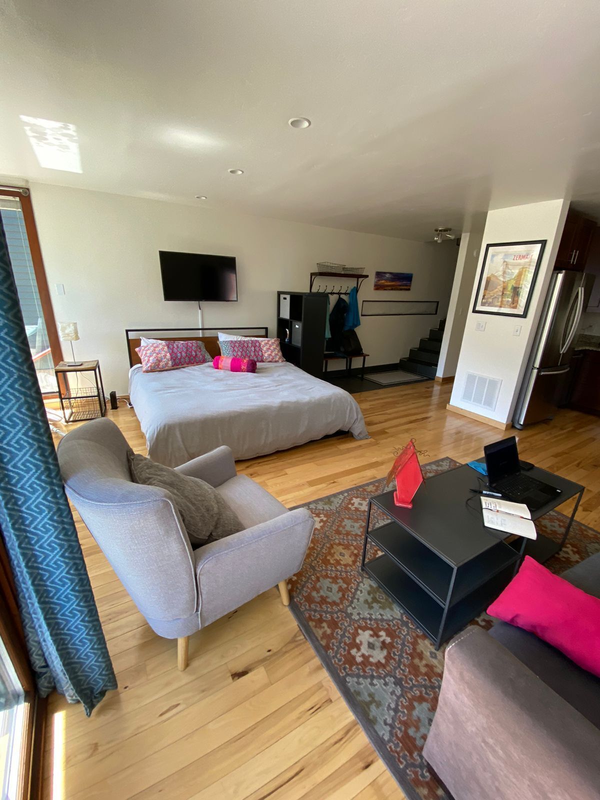 Beautiful mountain view condo in the heart of town