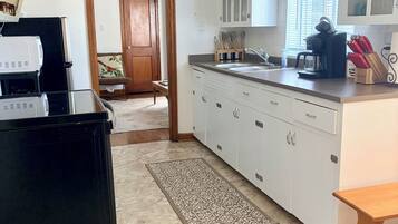 Fridge, microwave, oven, coffee/tea maker