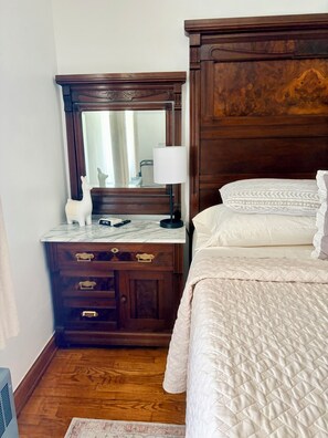 2 bedrooms, iron/ironing board, WiFi, bed sheets - The Main Street Stay - Unit 1 - NRG (Ansted)