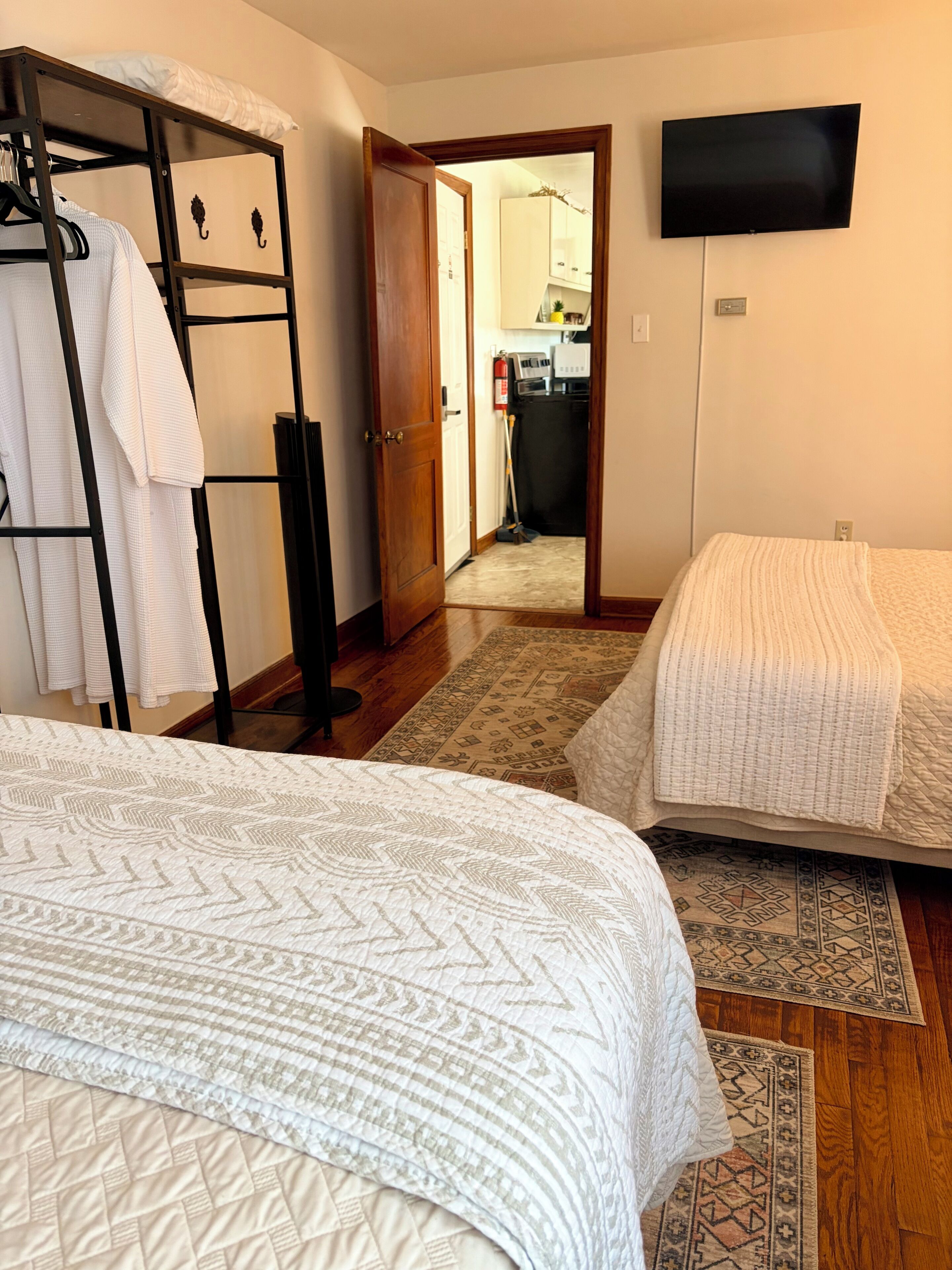 2 bedrooms, iron/ironing board, WiFi, bed sheets