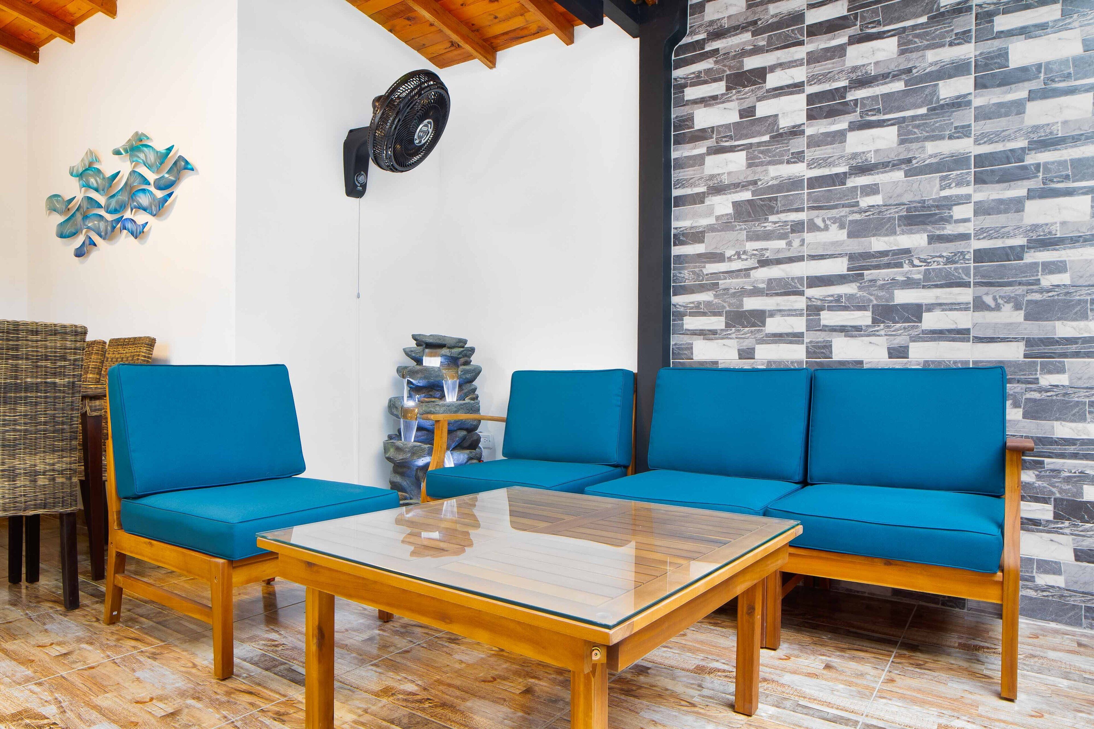 4 Bedroom PH Roof Deck and balcony AC Hot Tubs