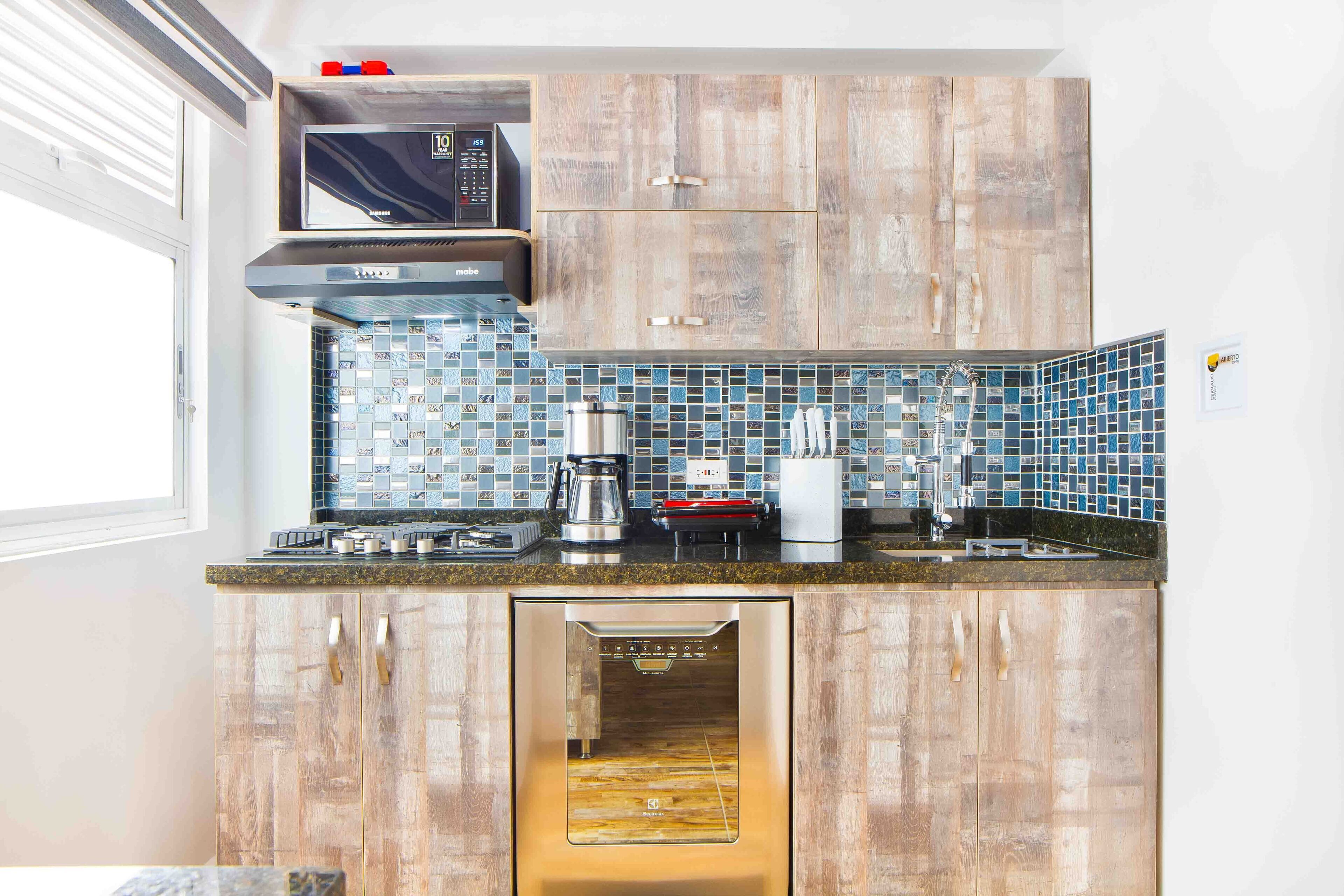 4 Bedroom PH Roof Deck and balcony AC Hot Tubs